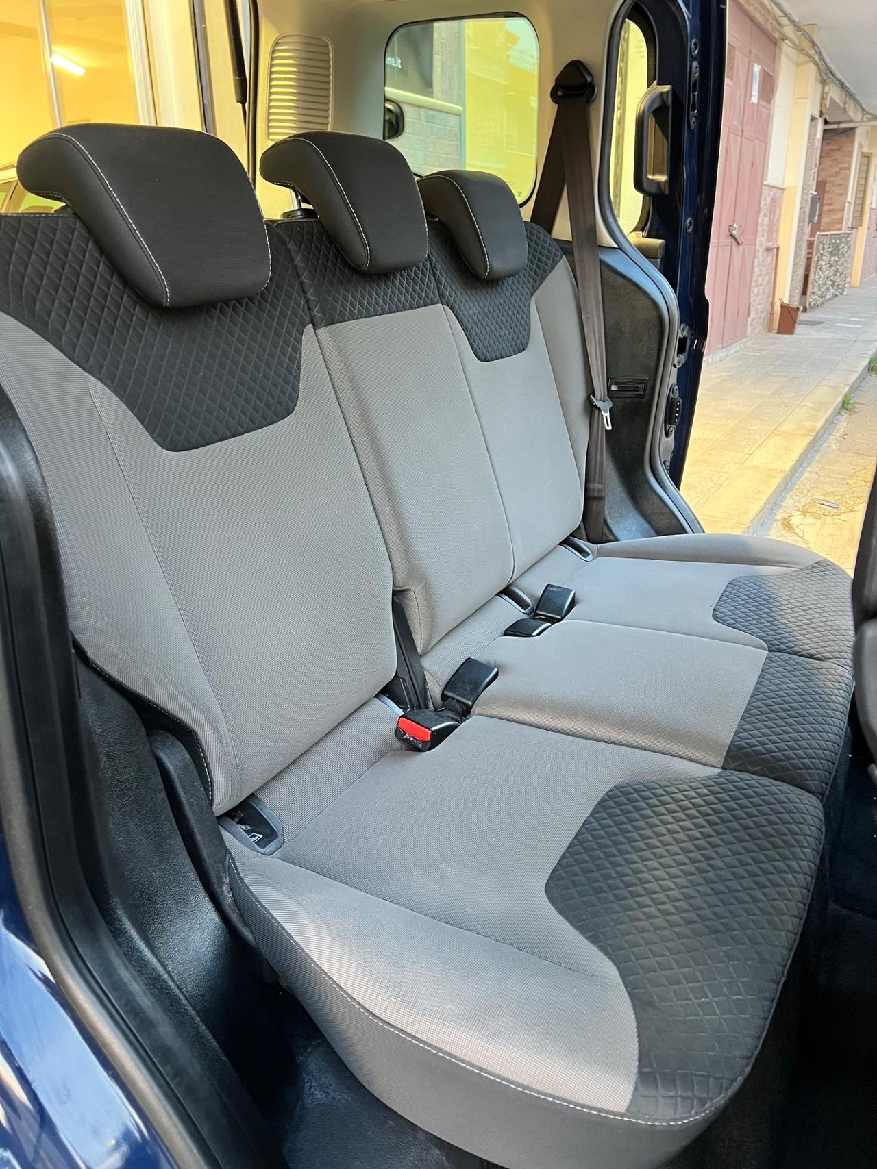 Ford Tourneo Courier 1.5 TDCI 75 CV Titanium