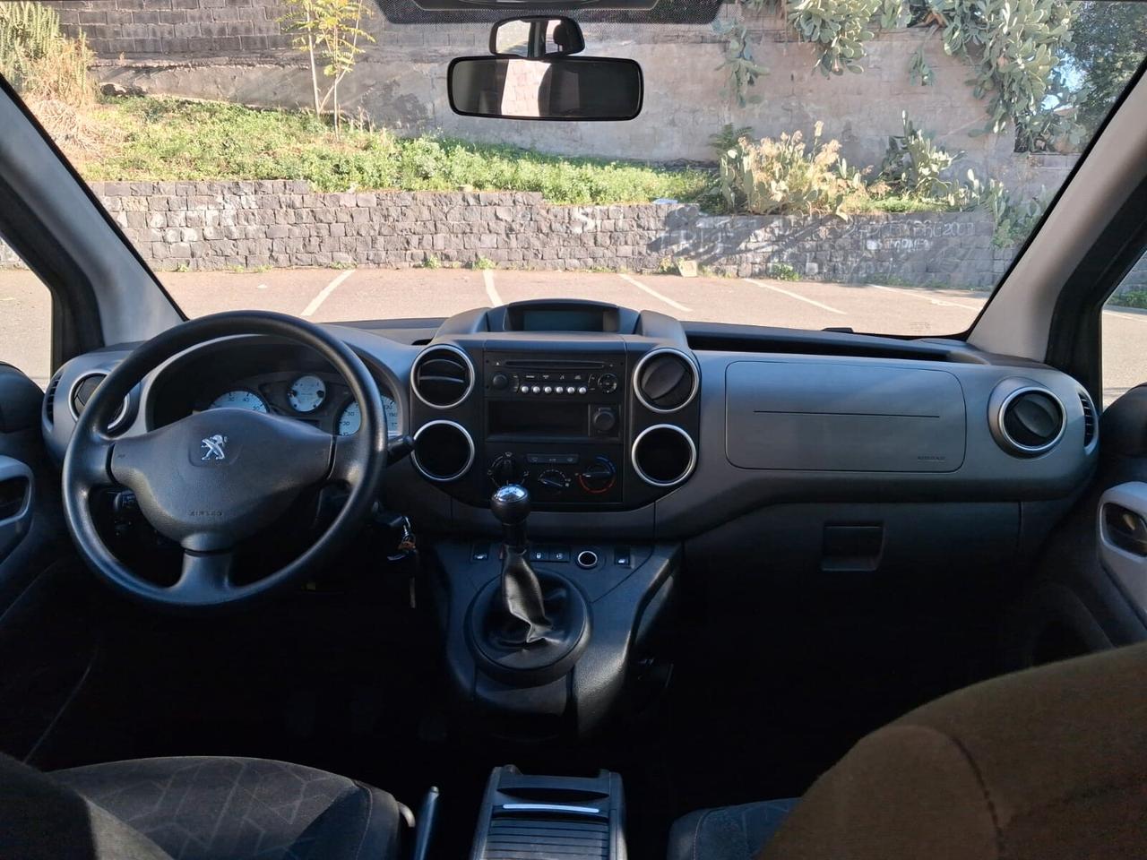 Peugeot Partner Pianale ribassato con rampa disabili in carrozzina