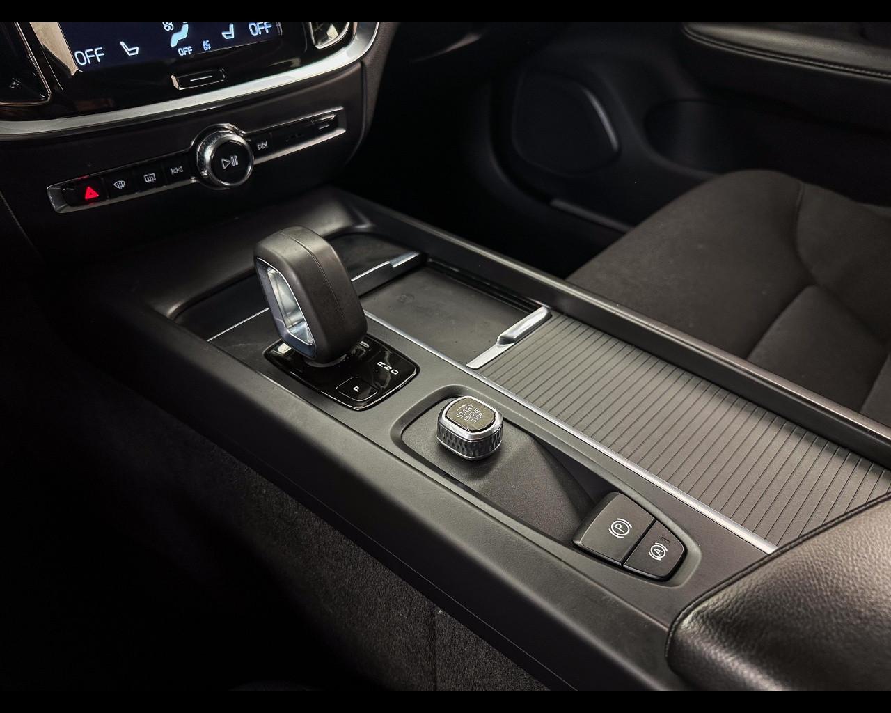 VOLVO V60 B4 (d) Geartronic Momentum Business