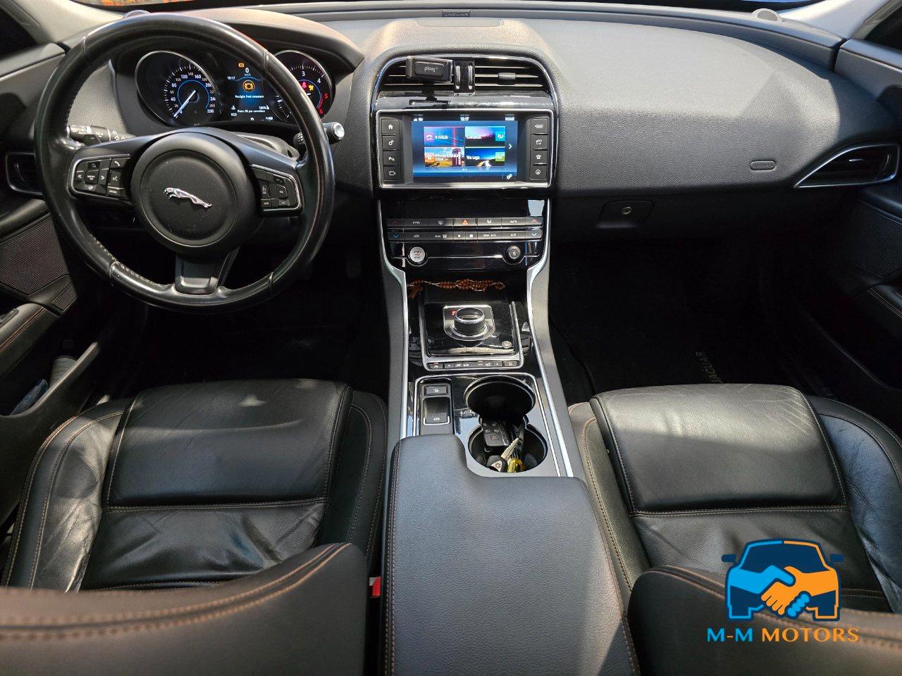 Jaguar XE Berlina XE 2.0d Prestige awd 180cv auto