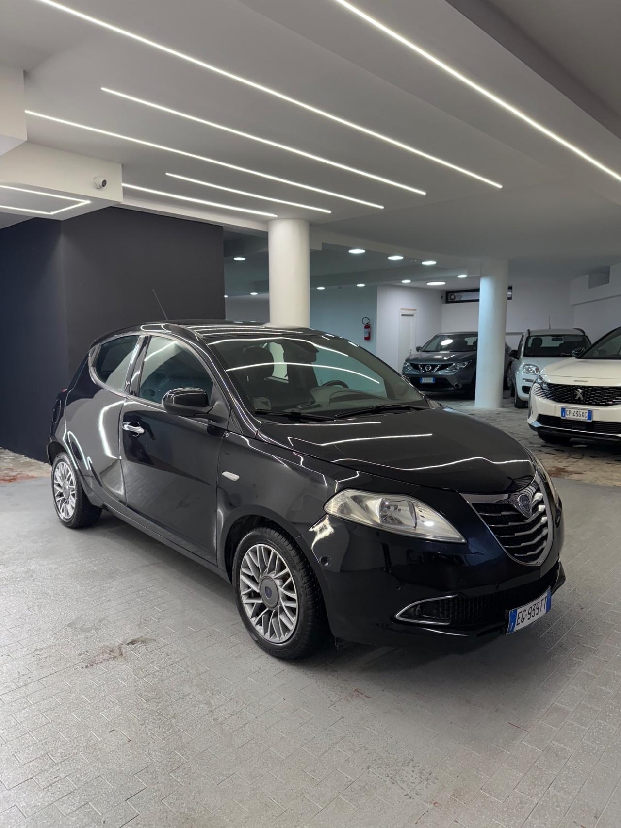 Lancia Ypsilon 0.9 TwinAir 85 CV 5 porte S&S Platinum