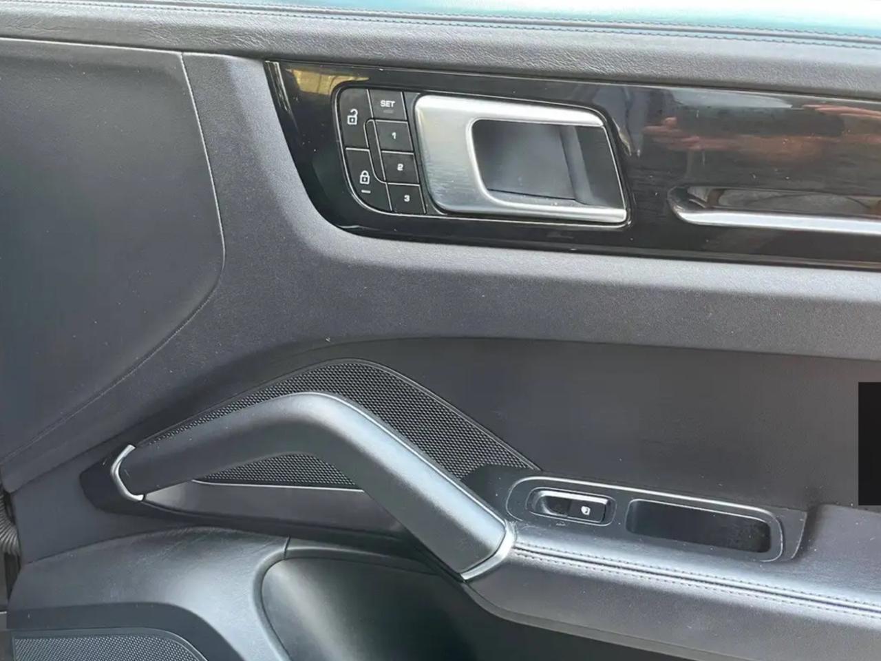 Porsche Cayenne 3.0 V6 Platinum Edition 4x4 Perfetta