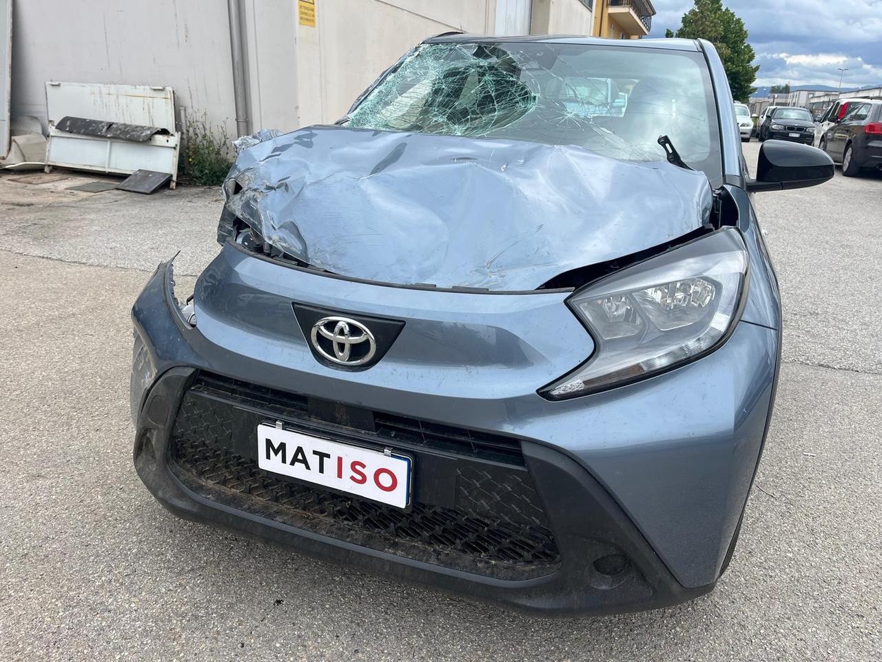Pacchetto 2 auto incidentate : AYGO X - Hyundai I10