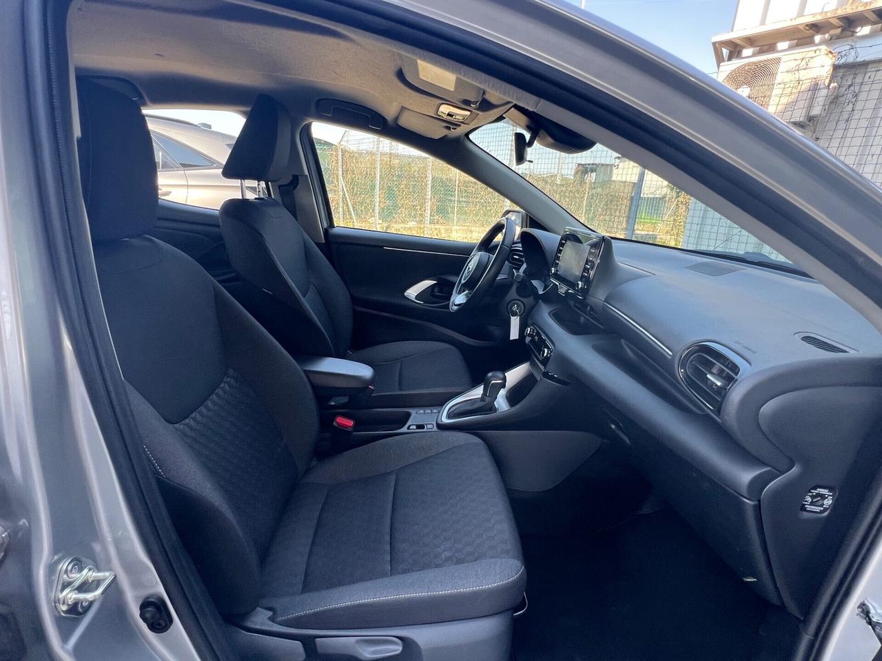 Toyota Yaris 1.5 Hybrid 5 porte Business FINANZIABILE