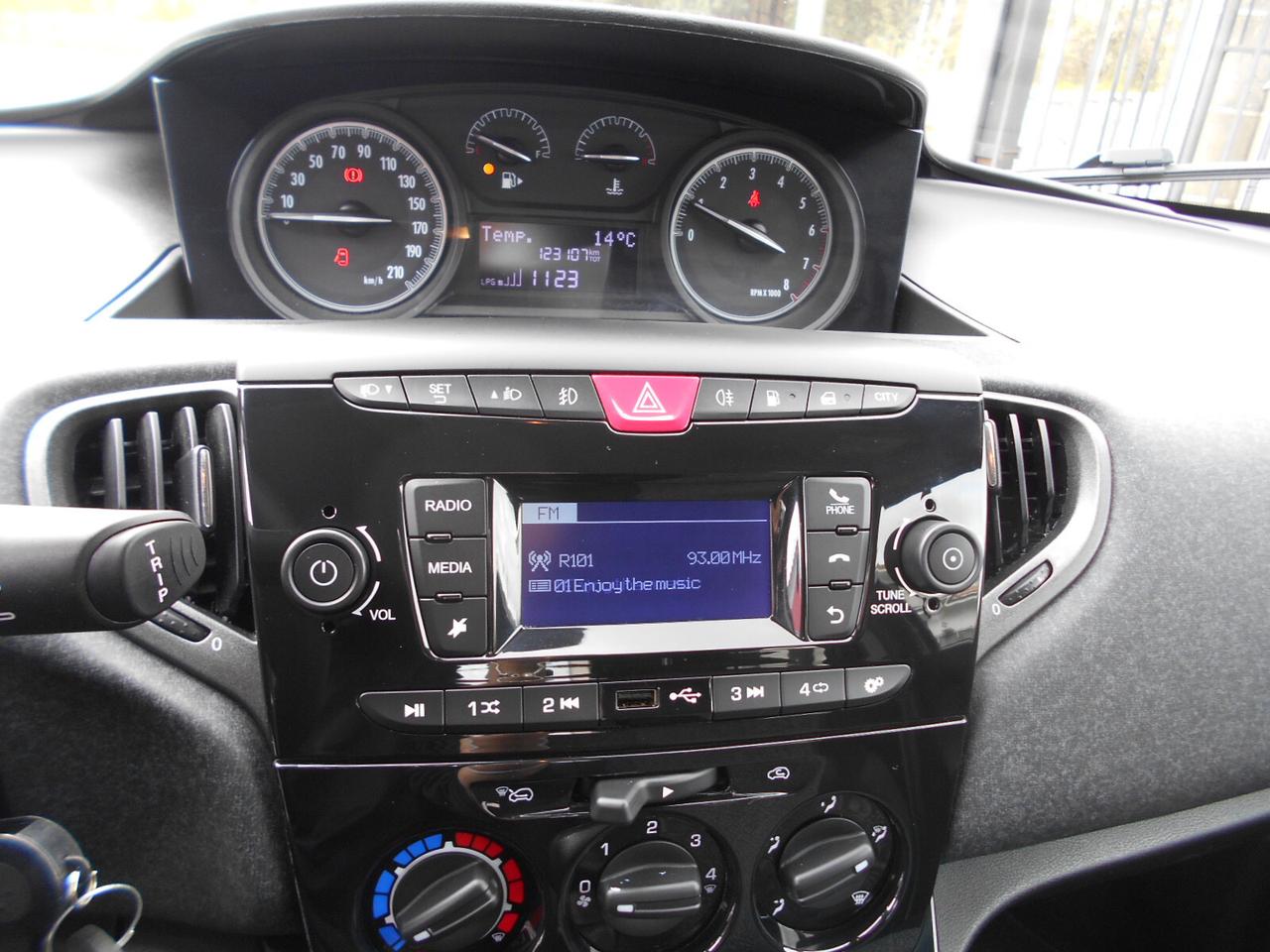 Lancia Ypsilon 1.2 69 CV 5 porte GPL Ecochic Elefantino Blu