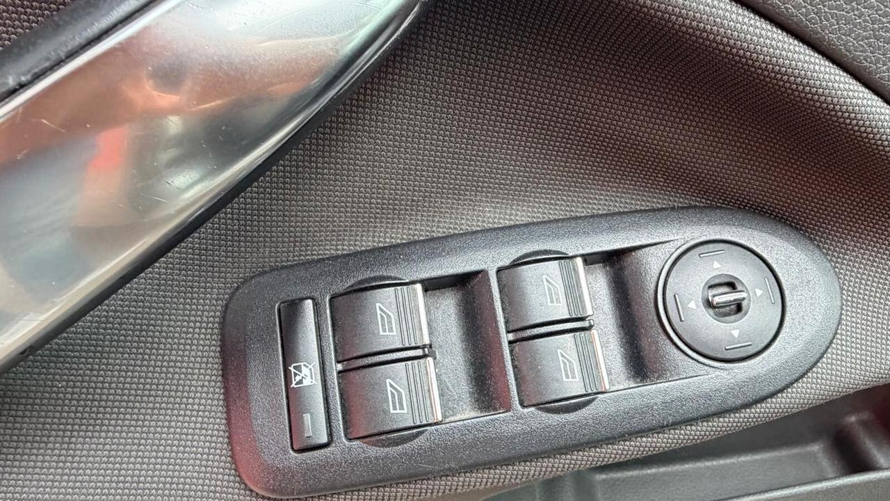 Ford C-Max 1.6 TDCi 110 CV Titanium N1