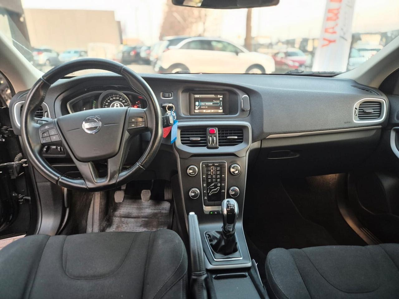 Volvo V40 T2 120CV vers. Kinetic E5B -- BENZINA!!!