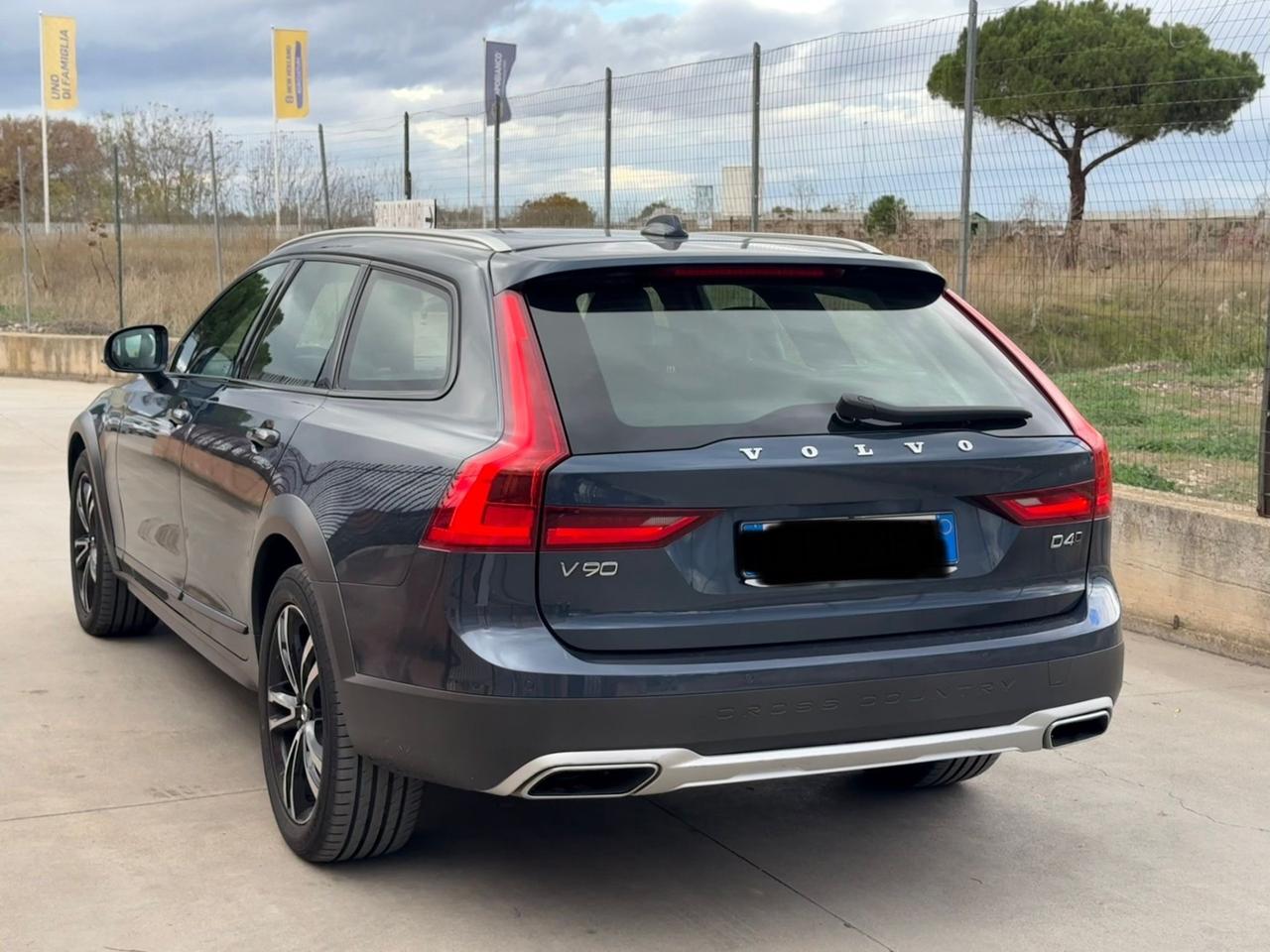 Volvo V90 Cross Country V90 Cross Country B4 (d) AWD automatico Plus