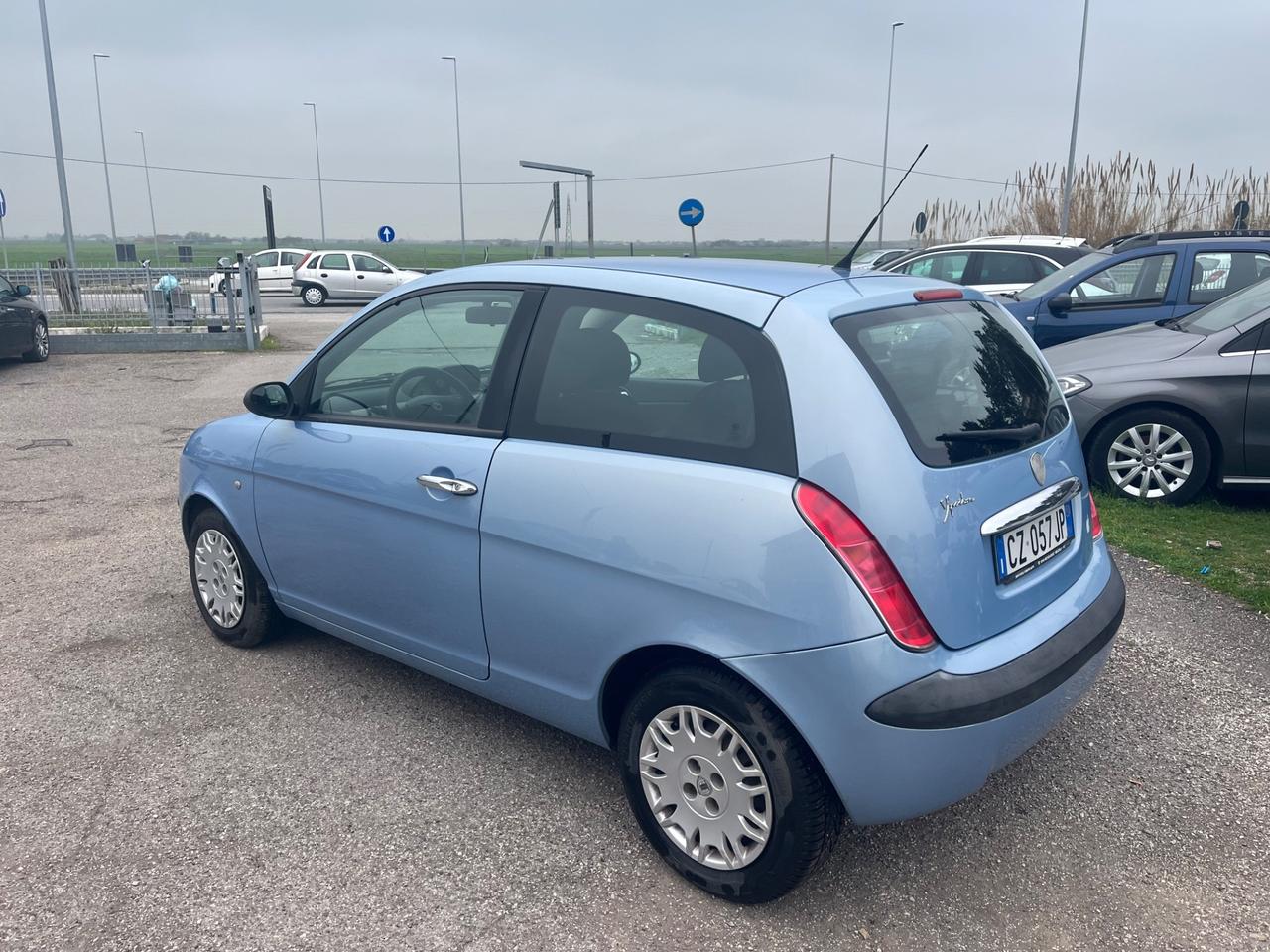 Lancia Ypsilon 1.4 16V Argento GPL ok neopatentati