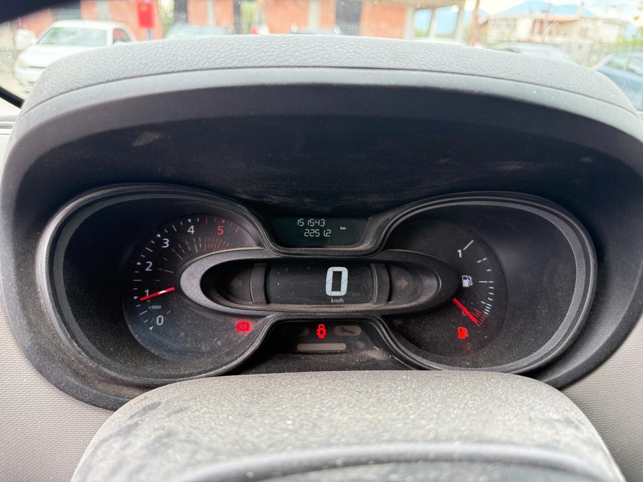 RENAULT TRAFFIC ANNO 2019 1.6 DIESEL MOTORE ?