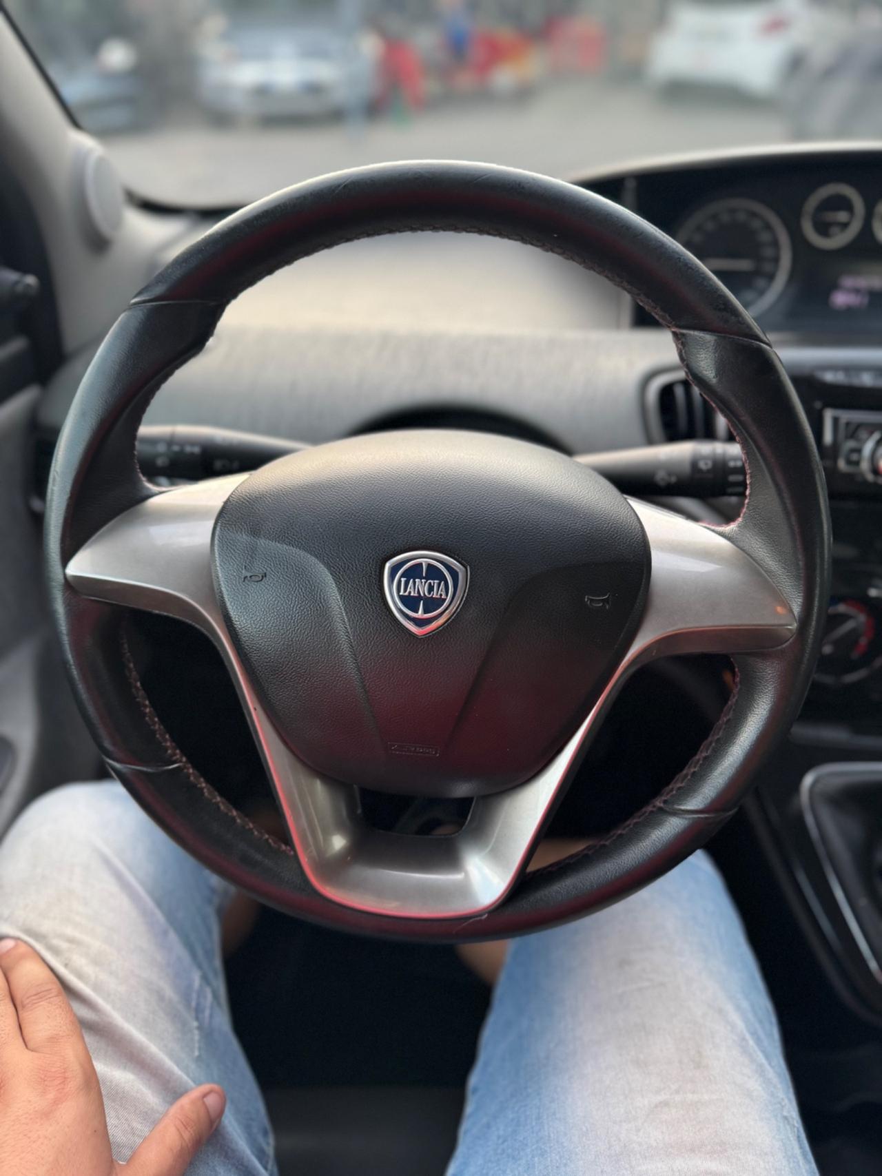 Lancia Ypsilon 1.3 MJT 16V 95 CV 5 porte S&S Silver
