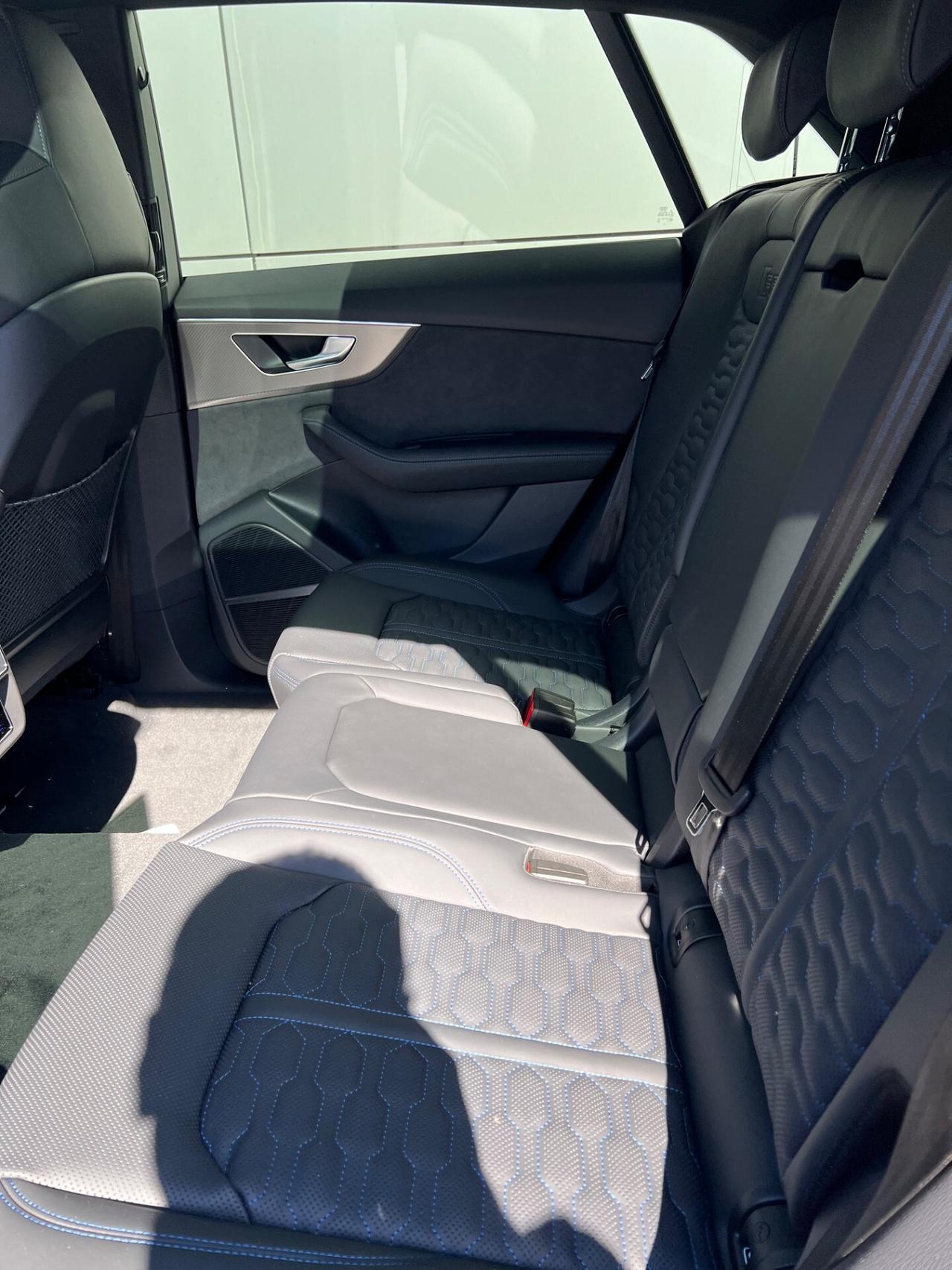 Audi RSQ8 performance possibilità noleggio no scoring