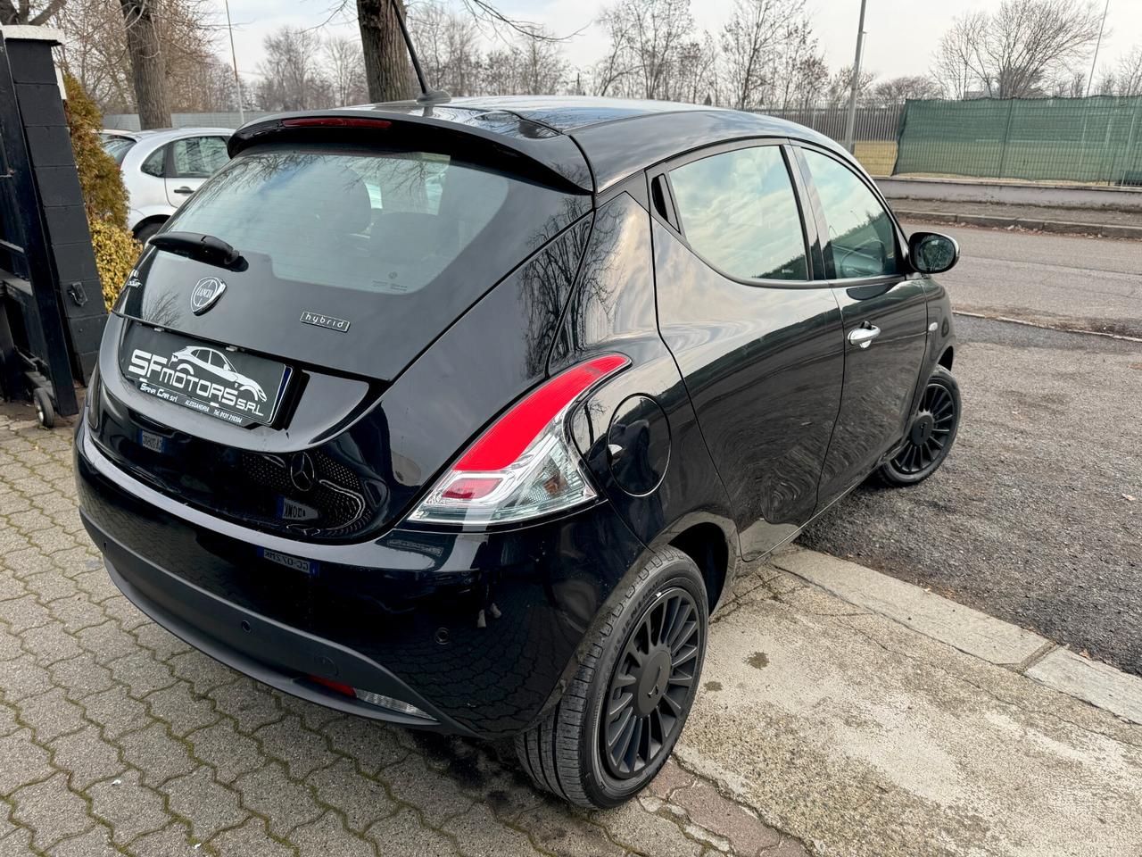 Lancia Ypsilon 1.0 FireFly 5 porte S&amp;S Hybrid UnYca Black