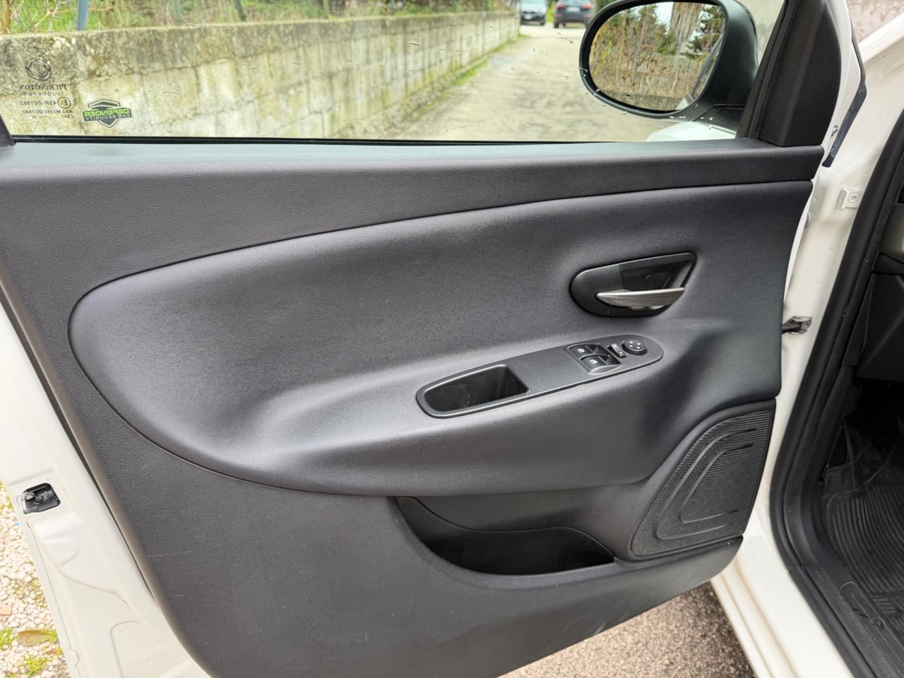 Lancia Ypsilon 1.2 69 CV 5 porte GPL Ecochic Gold