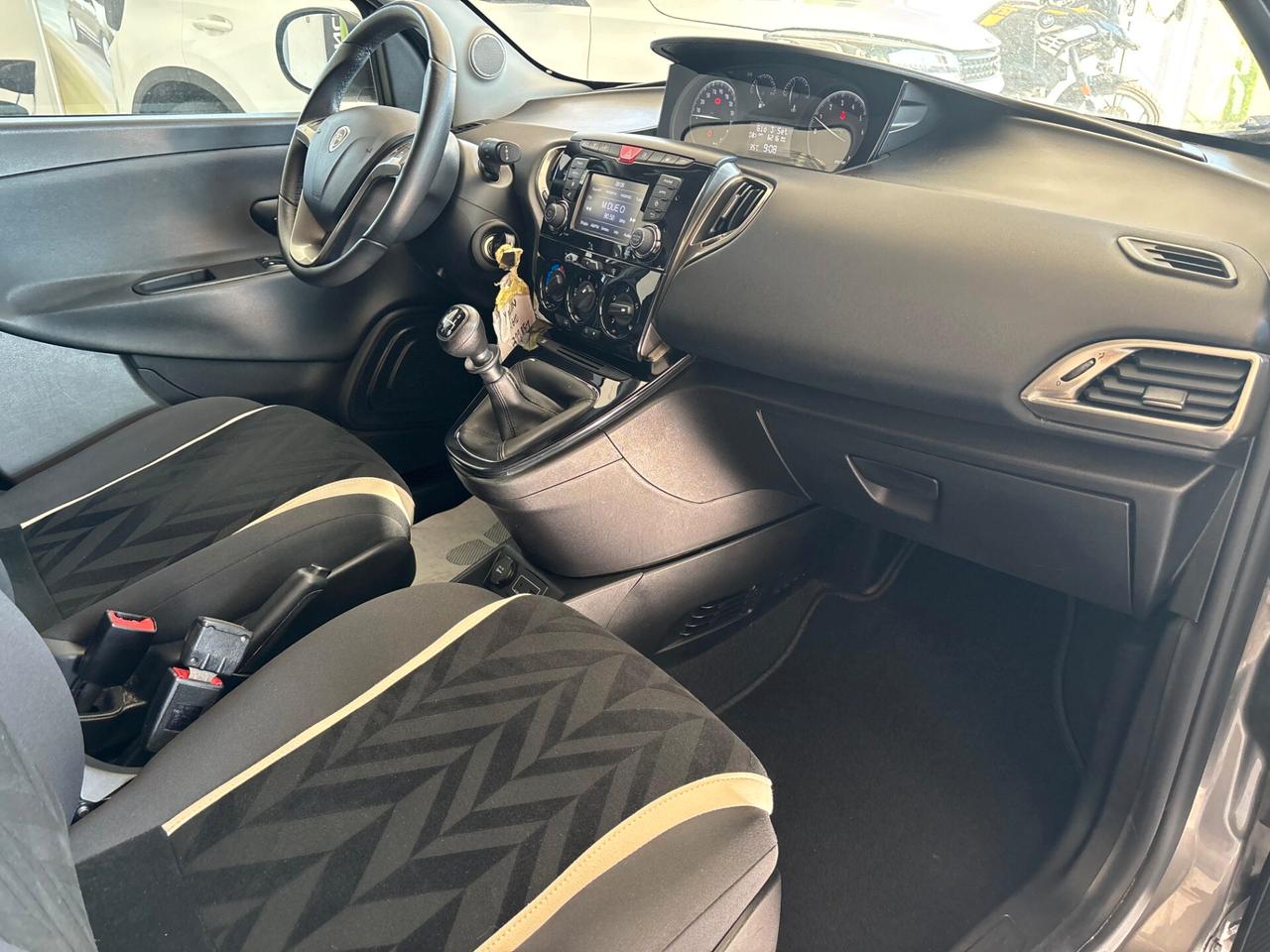 Lancia Ypsilon 1.2 69 CV 5 porte Gold