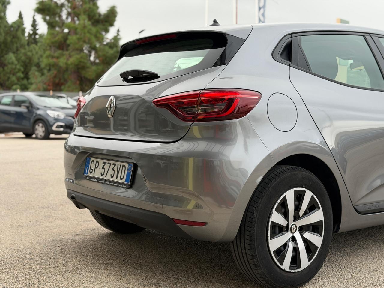 Renault Clio TCe 90 CV Equilibre solo 9000 km