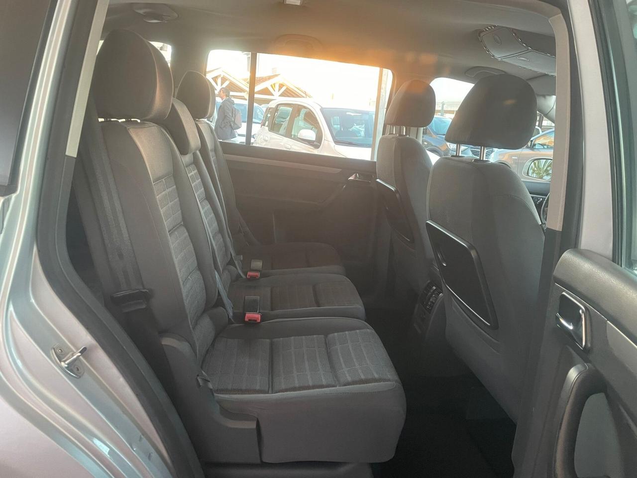 Volkswagen Touran 2.0 TDI Highline 7 POSTI