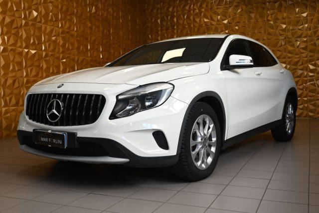 MERCEDES-BENZ GLA 180 D EXECUTIVE AUT.TEL CERCHI 17"VETRI SCURI SED.RISC