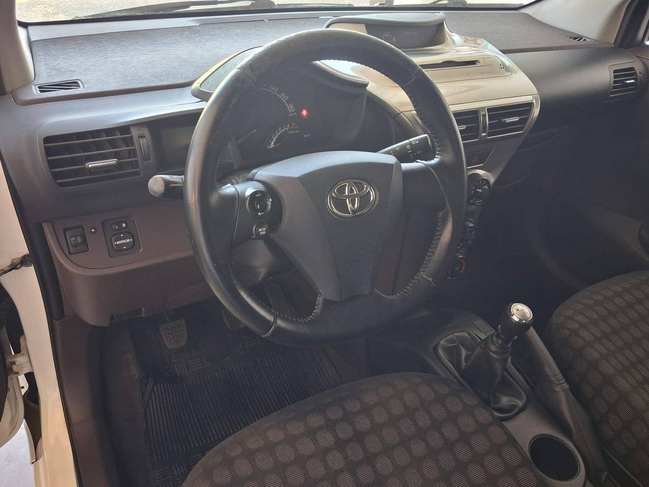 Toyota iQ 1.0 Sol