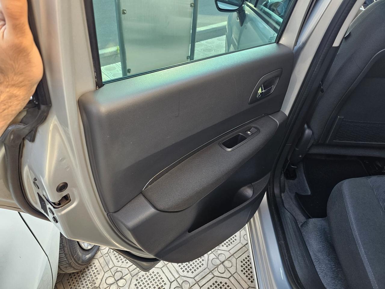 Peugeot 3008 1.6 HDi 115CV Active