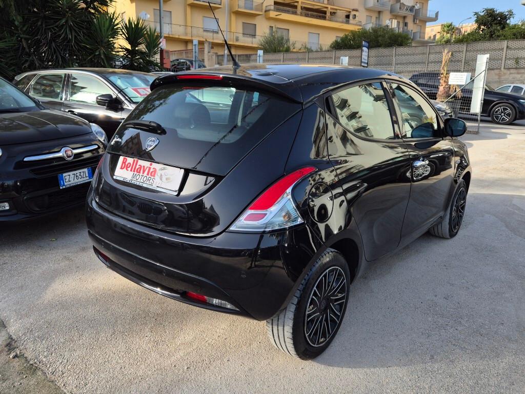 Lancia Ypsilon 1.2 69 CV 5-POSTI Gold