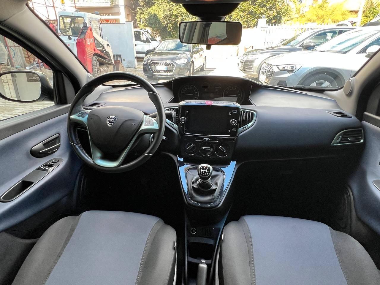 Lancia Ypsilon 1.0 FireFly 5 porte S&S Hybrid Alberta Ferretti