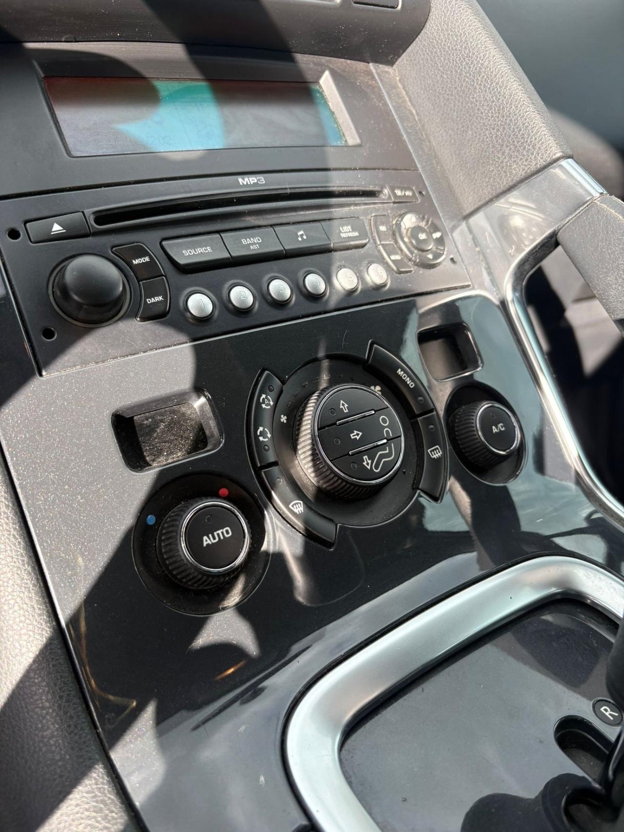 Peugeot 3008 1.6 HDi 110CV cambio robotizzato Business