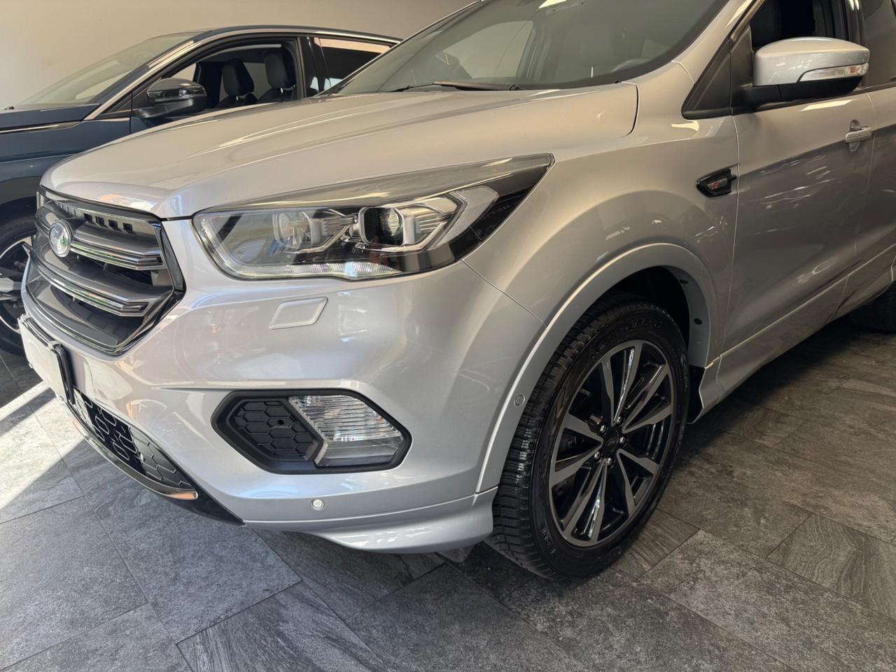 Ford Kuga 1.5 TDCI 120 CV 2WD ST-Line