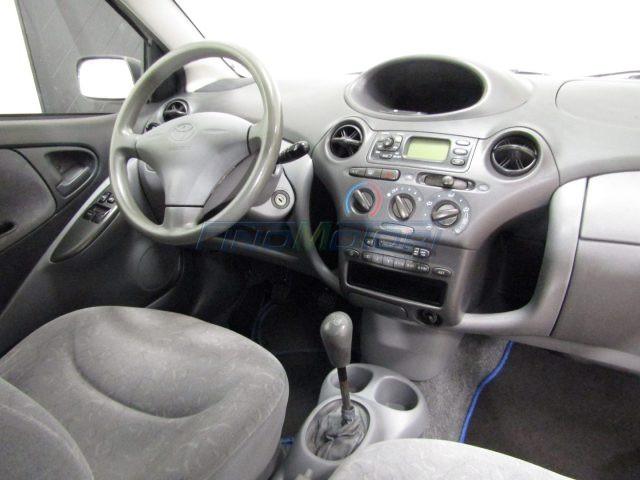 TOYOTA Yaris 1.0i 16V 3 porte