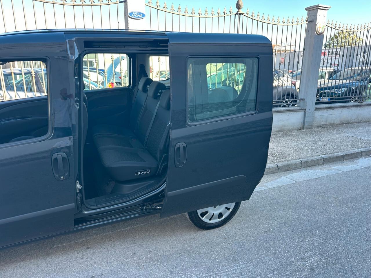 Fiat Doblo 1.6 MJT 105 Cv Emotion 5 Posti Vettura