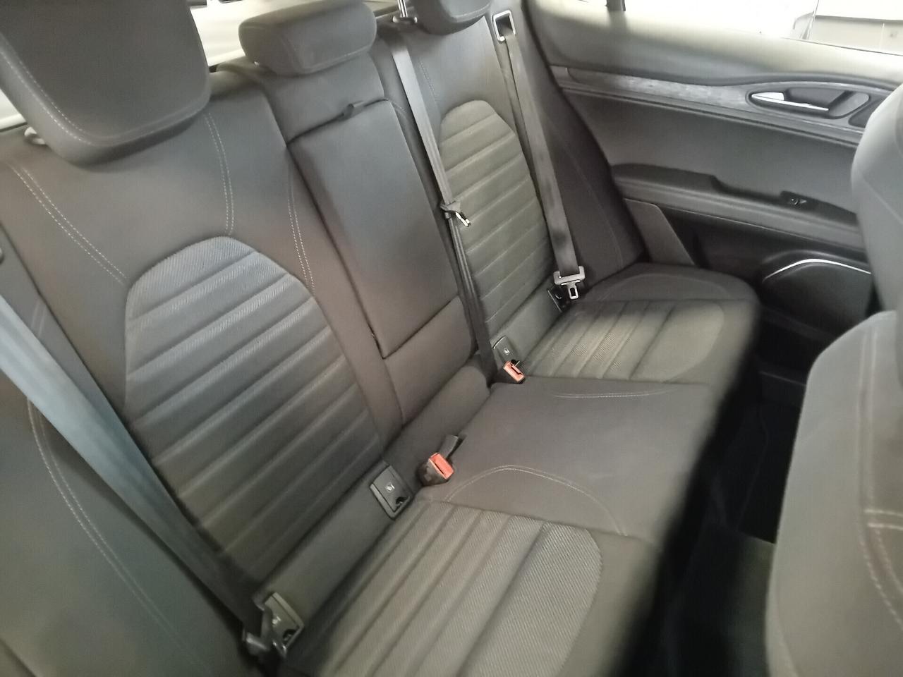 Alfa Romeo Stelvio 2.2 Turbodiesel 190 CV AT8 RWD Business