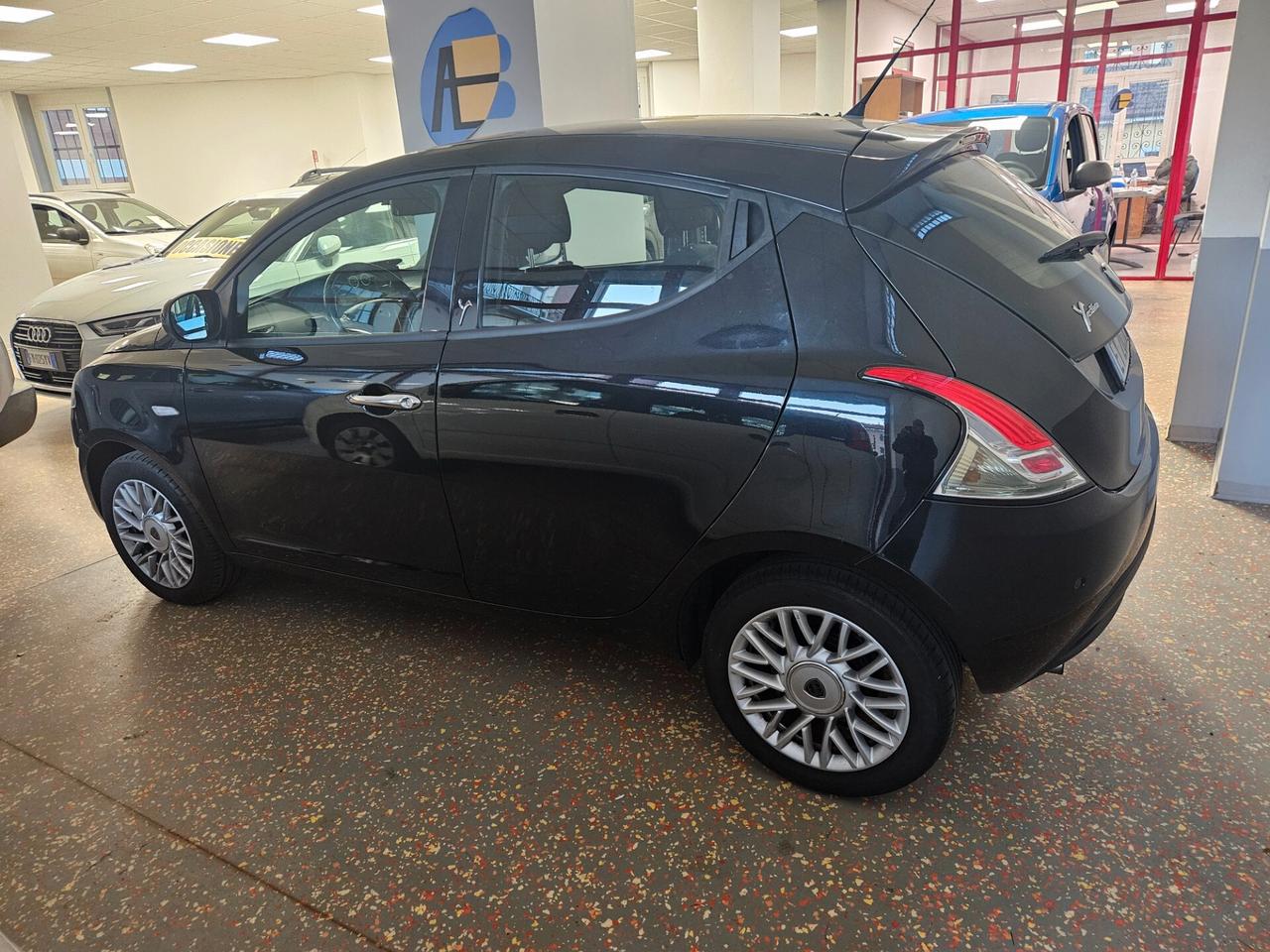 Lancia Ypsilon 1.2 69 CV 5 porte Gold