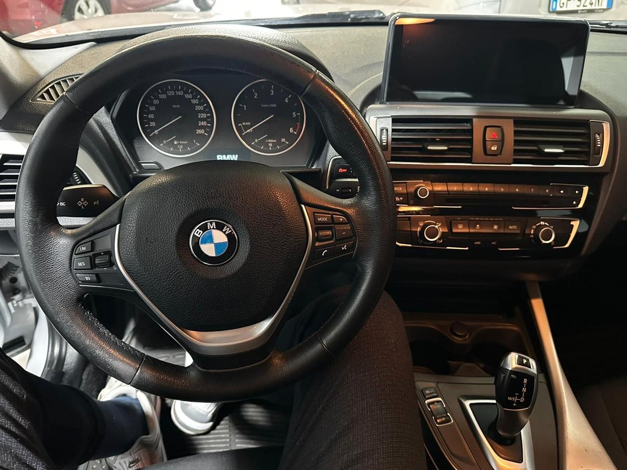 Bmw 116 120d 5p. Urban