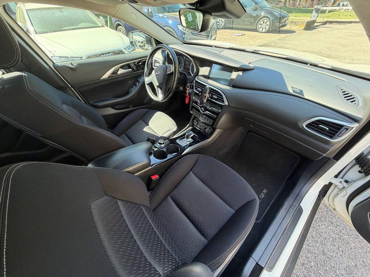 Infiniti QX30 2.2d Premium awd dct