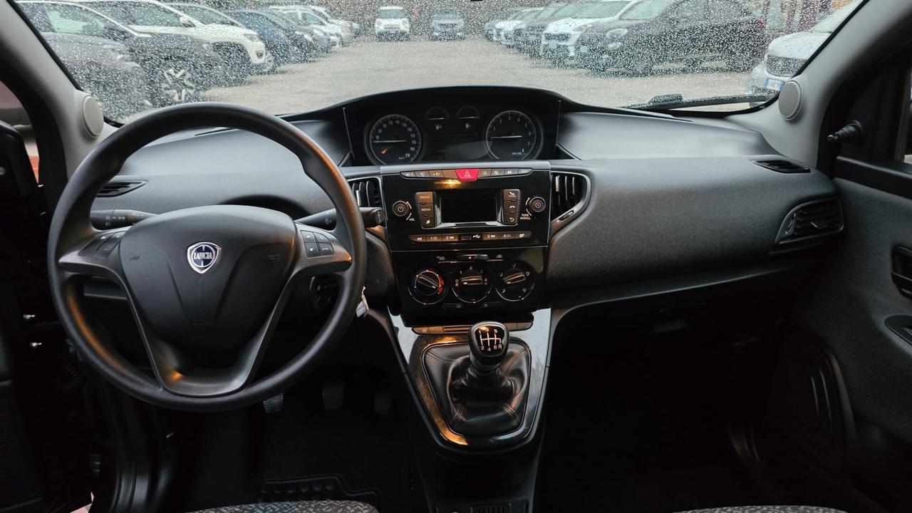 Lancia Ypsilon 1.0 FireFly 5 porte S&S Hybrid Silver