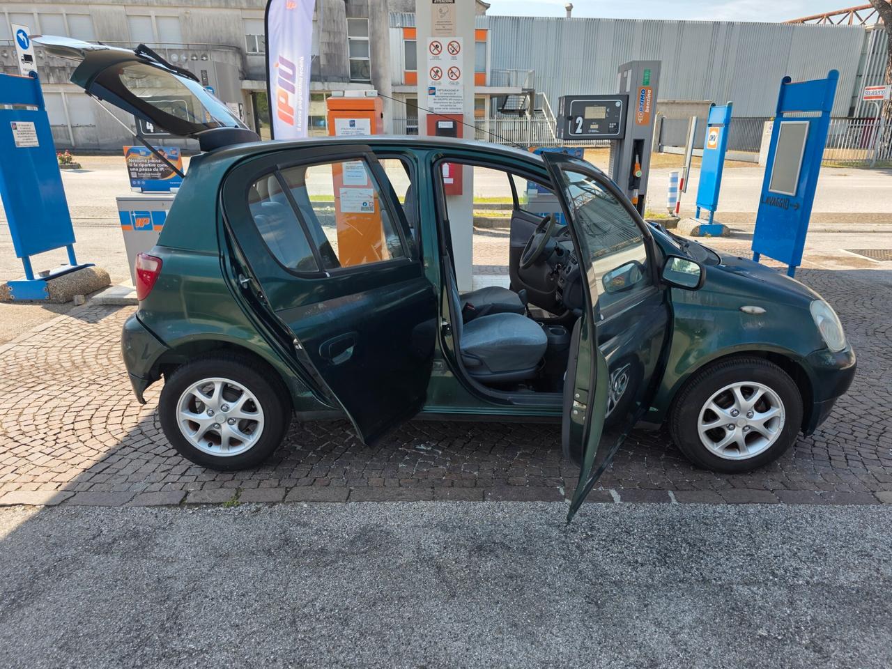 Toyota Yaris 1.0i 16V cat 5 porte con 246.000km