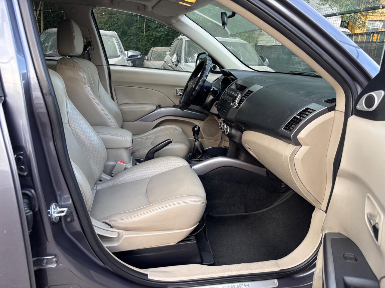 Mitsubishi Outlander 2.2 DI-D 7 posti 4x4
