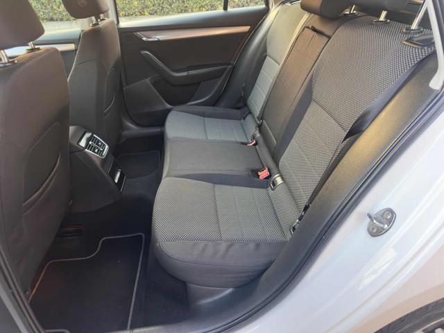 SKODA Octavia 1.6 TDI CR 105 CV DSG Wagon Elegance