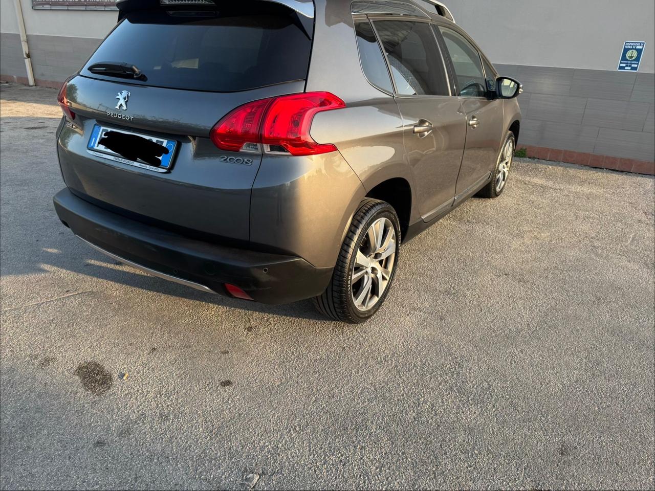 Peugeot 2008 BlueHDi 100 Allure