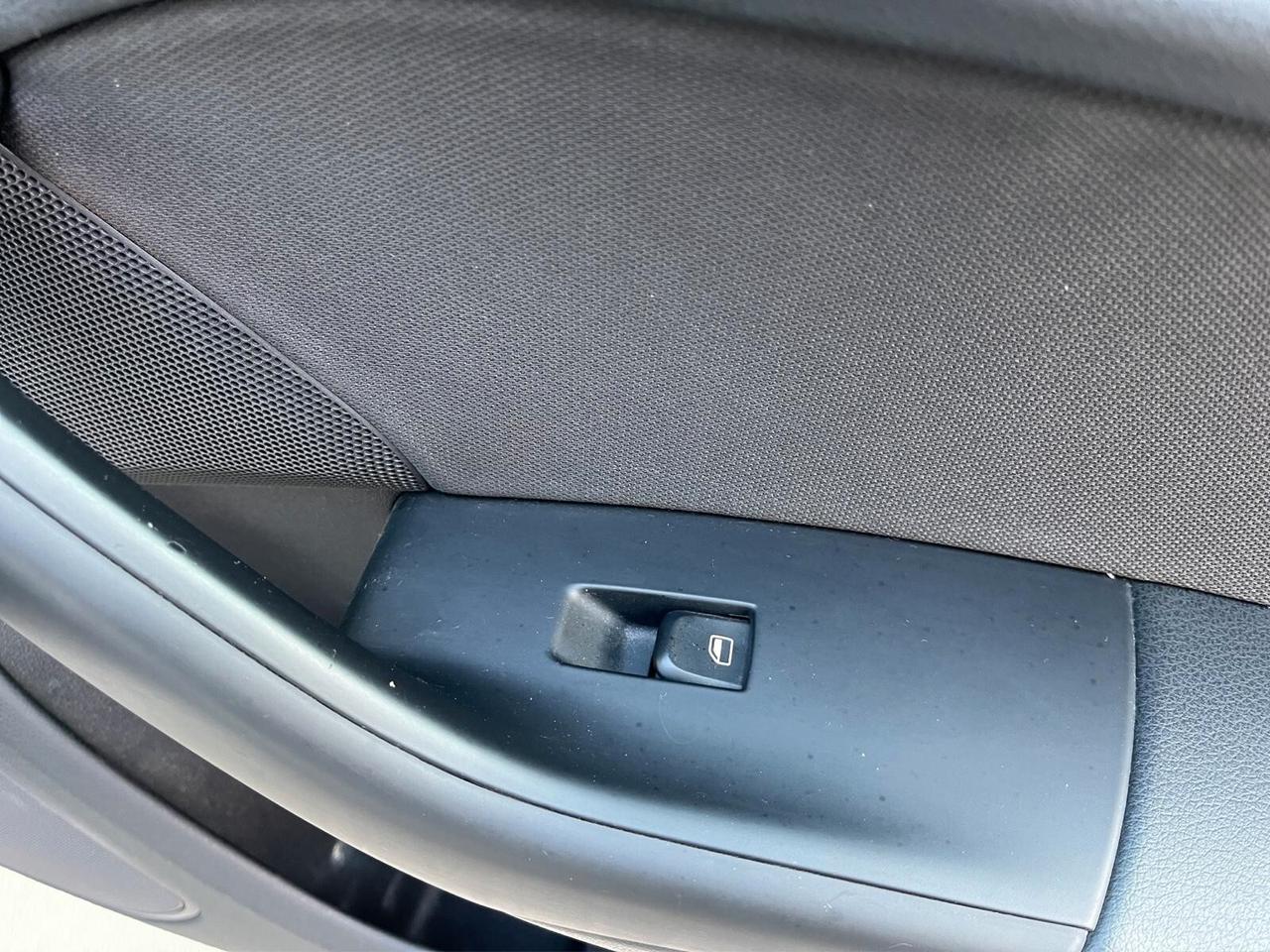 Audi Q3 2.0 TDI 120 CV Business