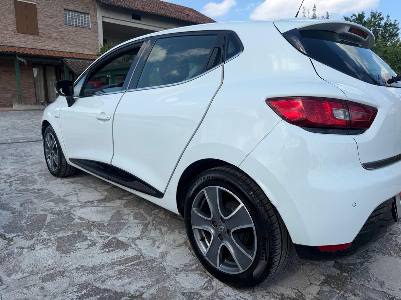 Renault Clio 1.5 dCi 8V 75CV 5 porte Costume National neopatentati