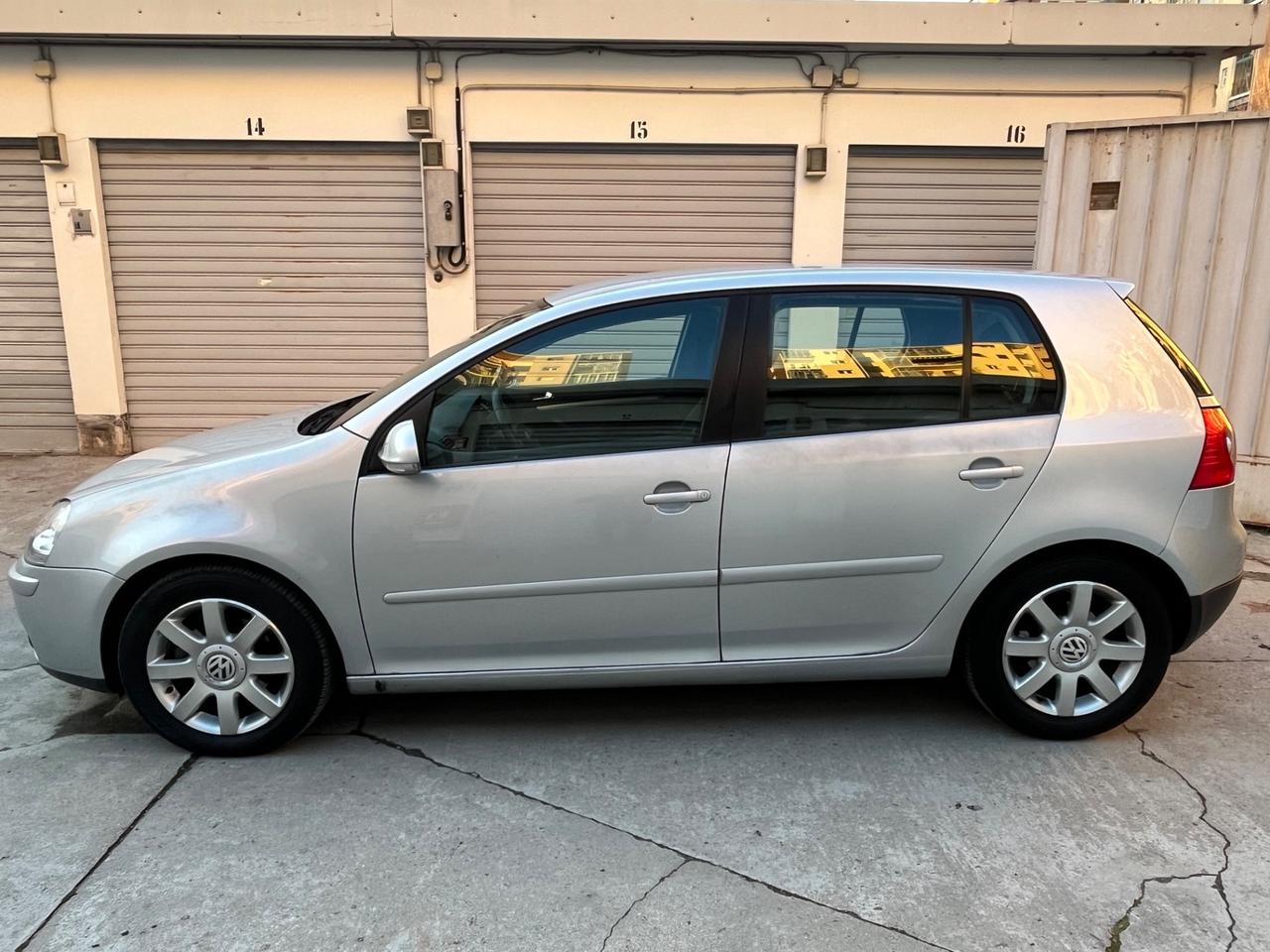 Volkswagen Golf 1.6 16V FSI 5p. Sportline