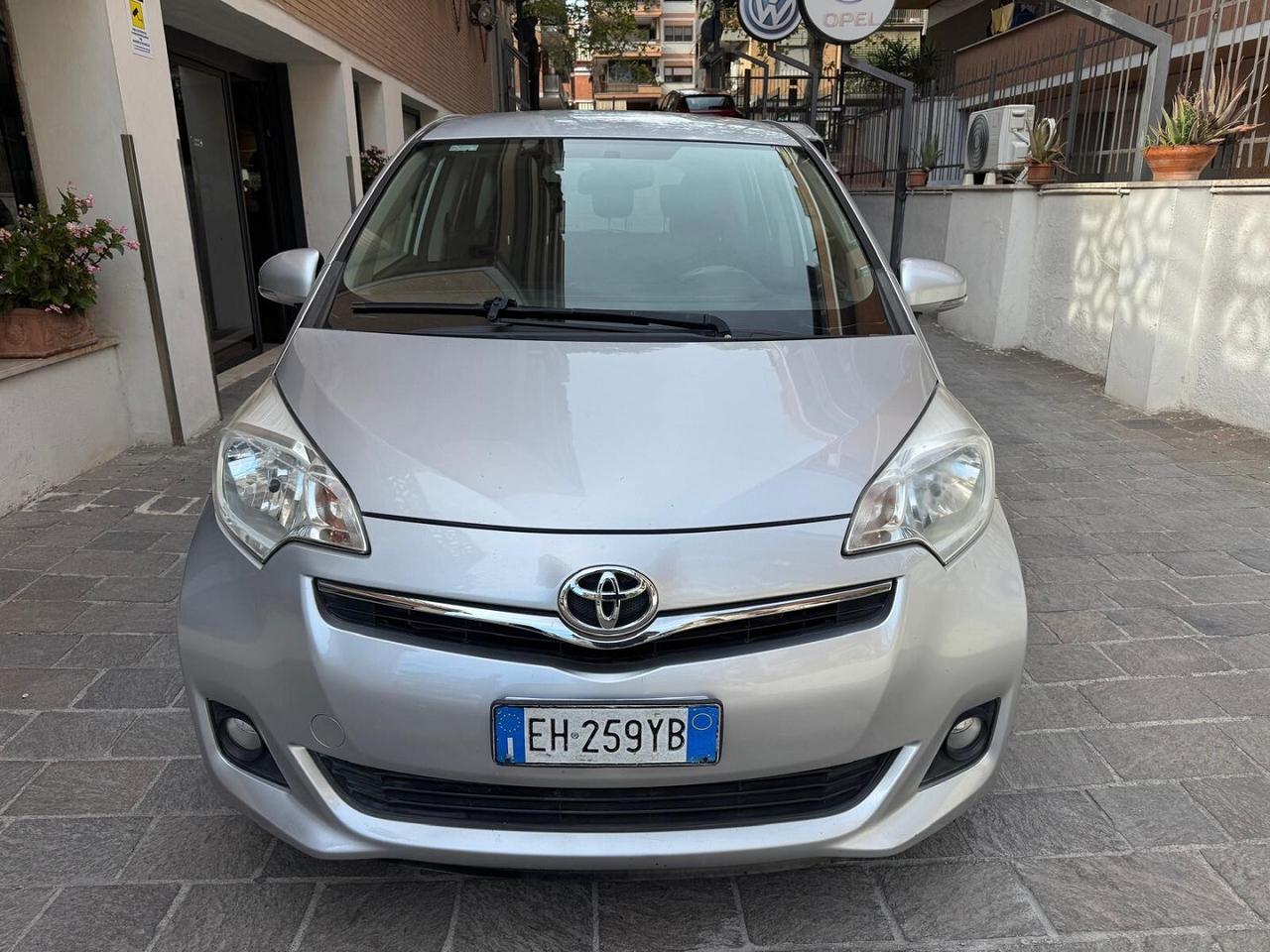 Toyota Verso- S 1.3 lounge Ok Neop