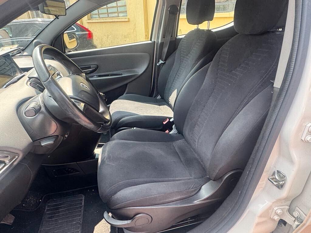 Lancia Ypsilon 0.9 TwinAir 85 CV 5 porte Metano Ecochic Gold