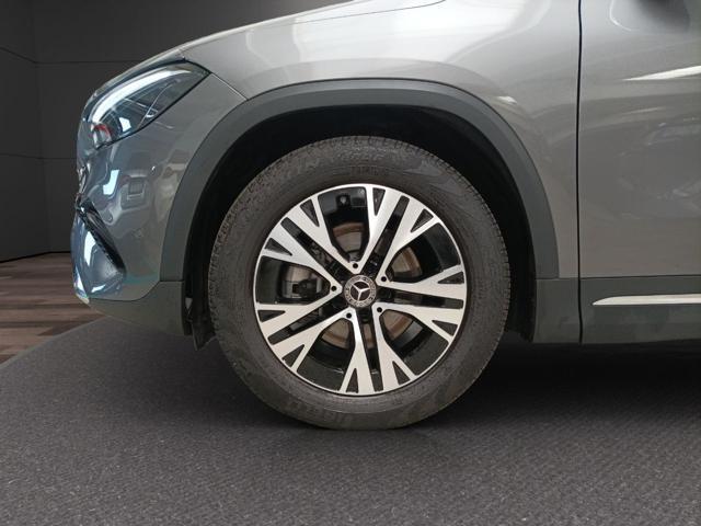 MERCEDES-BENZ GLA 180 Automatic Progressive Advanced