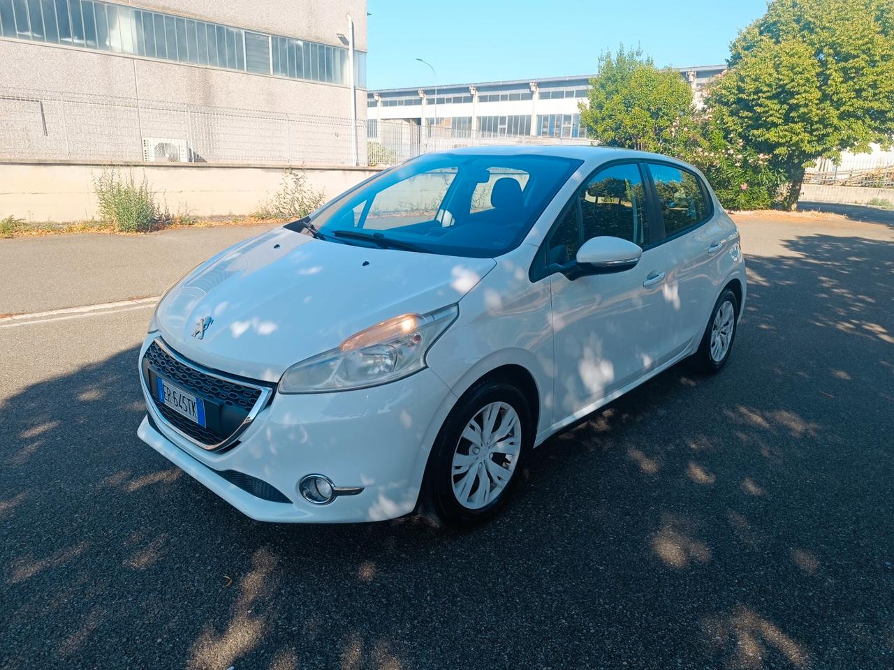 Peugeot 208 1.2 5 porte 99.000 KM NEOPATENTATI