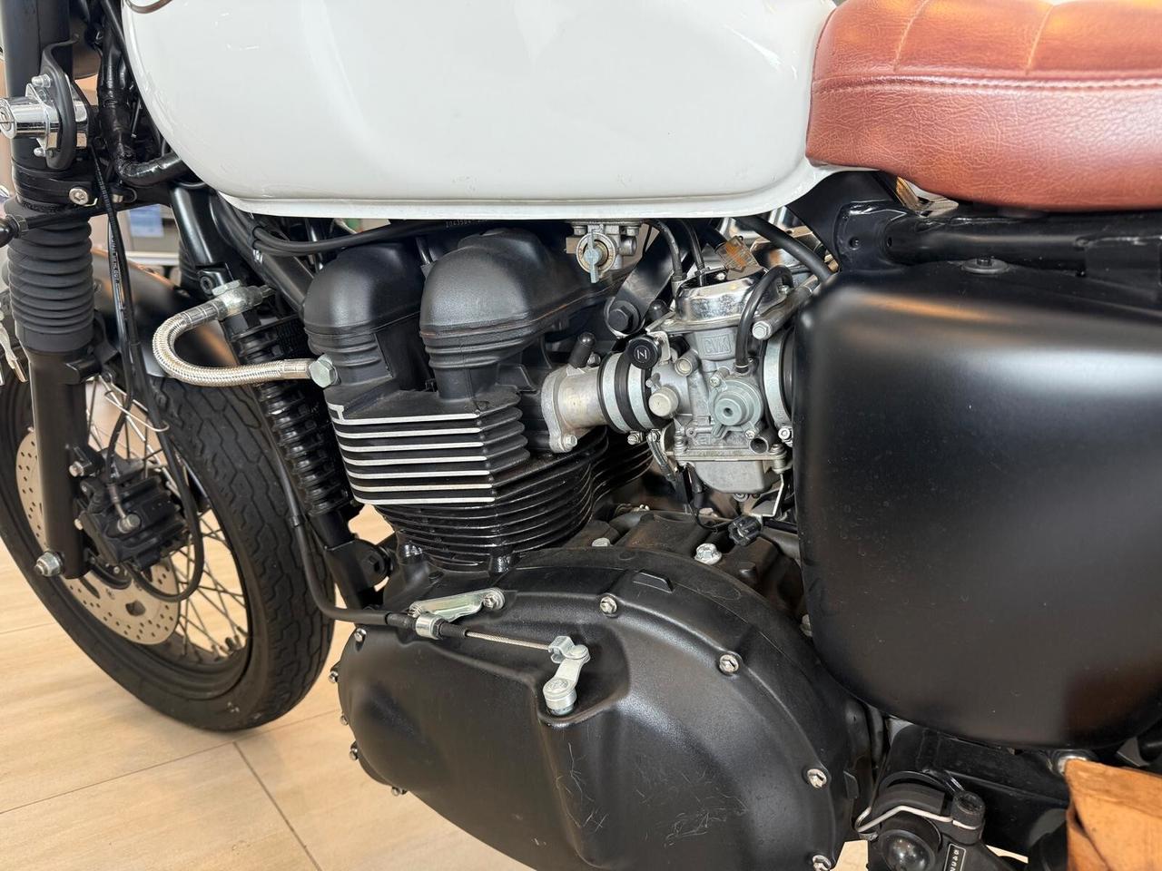 Triumph Bonneville 800 cafe racer carburatore