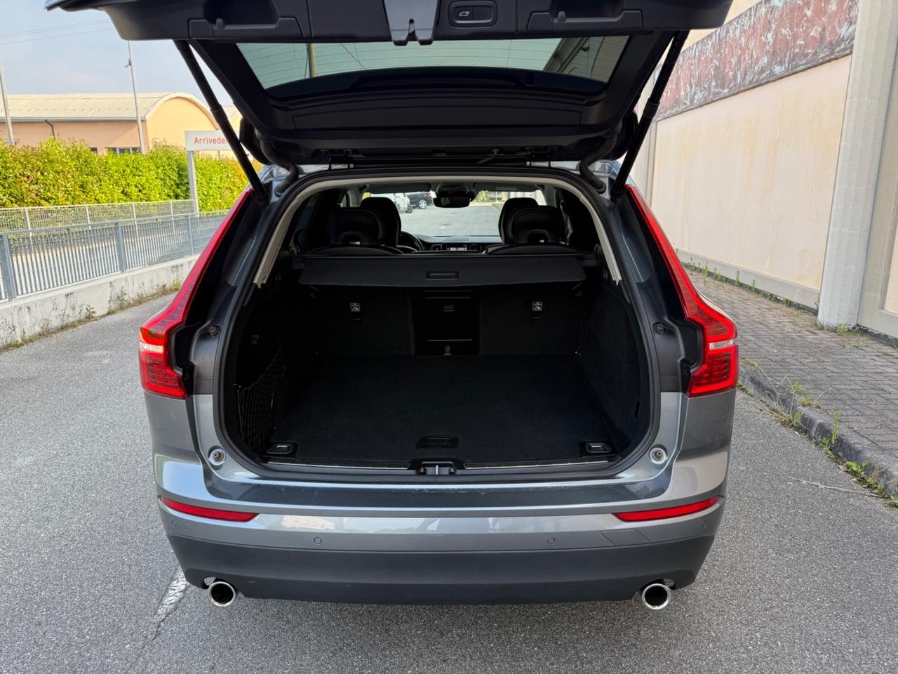 Volvo XC60 B4 (d) AWD Geartronic Business Plus