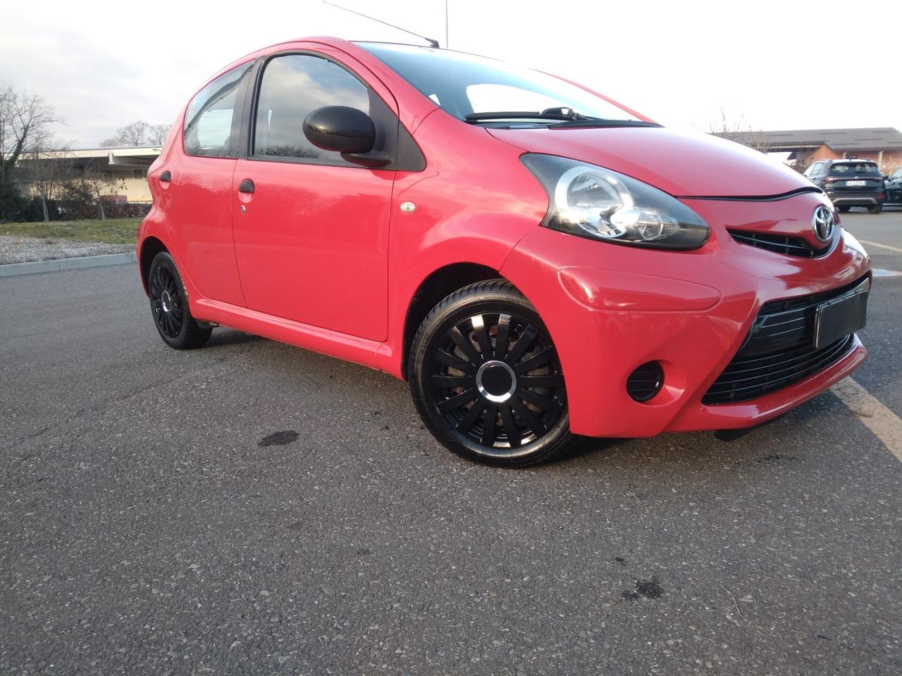 Toyota Aygo 1.0 12V VVT-i 5 porte Cool Soda Connect x neopatentati