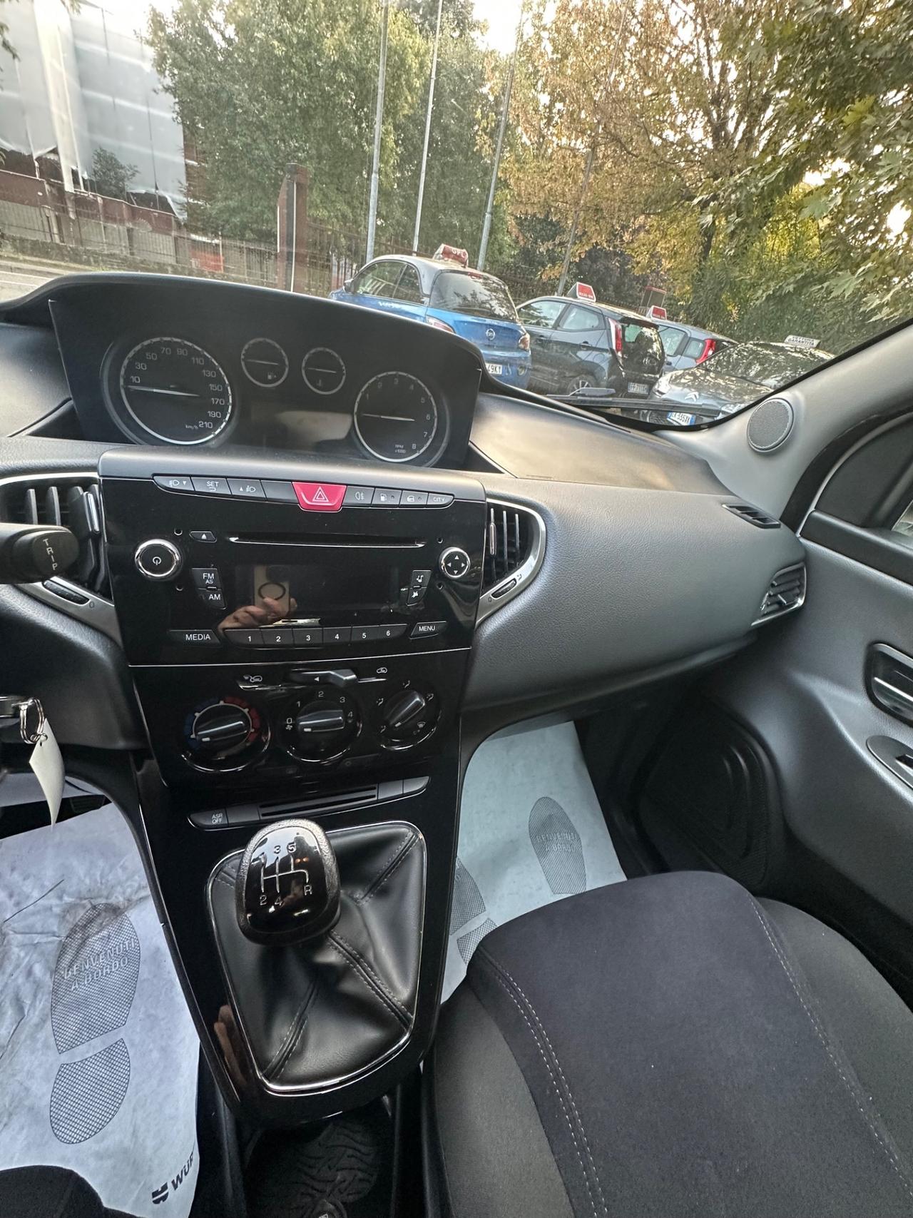 Lancia Ypsilon 1.2 69 CV 5 porte GPL Ecochic Gold